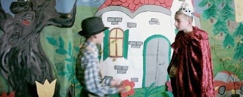 Kwiecień 2004 – Sztuka „Wszystko na opak” – I miejsce w Powiatowym Przeglądzie Szkolnych Zespołów Teatralnych w Wieruszowie